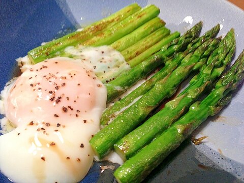 ご飯にもパンにも合う！アスパラソテー温玉添え☆